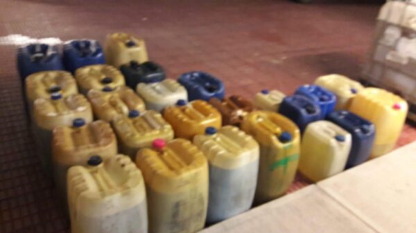 Aseguran bidones con petrolífero de tipo gasolina y diésel.