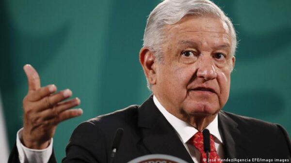 AMLO anuncia precio de garantía a 24 productos básicos