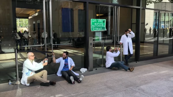 Arrestan a científicos por protestar contra cambio climático