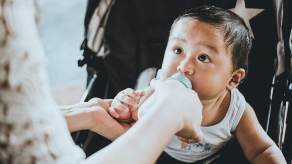 Encuentran aceite de palma en leche para bebés