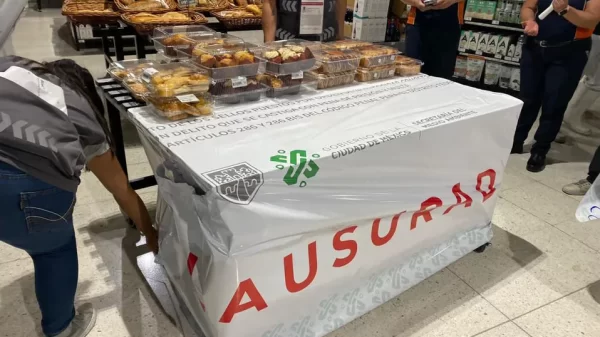 Clausuran Chedraui por usar productos de plástico