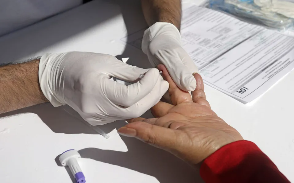 IMSS hará pruebas gratuitas de VIH y hepatitis C durante la marcha LGBT