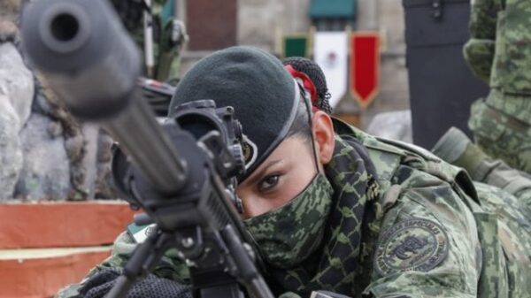 Retiran iniciativa que busca obligar a mujeres a realizar el servicio militar