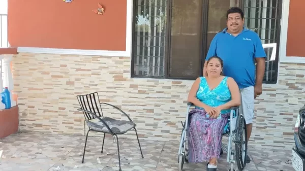 Mujer pierde pierna en Monterrey tras enredarse en fibra óptica