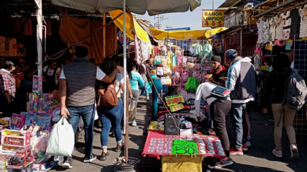 Trabajadores informales ganan en un día lo que muchos profesionistas en un mes