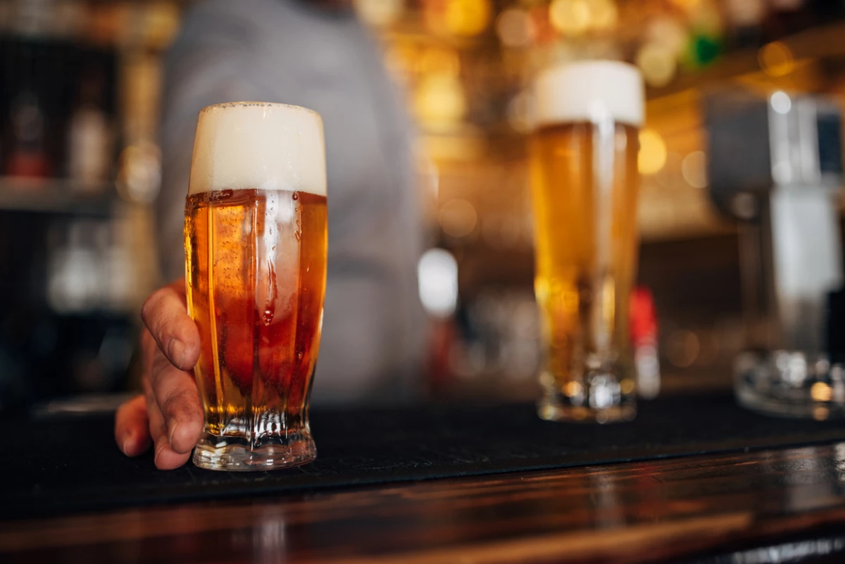 tomar cerveza disminuye las probabilidades de desarrollar Alzheimer