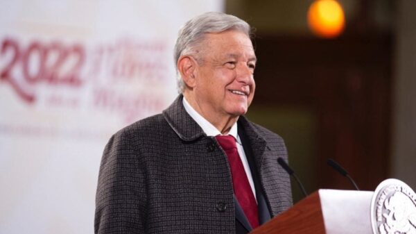 López Obrador asegura que con su plan B se ahorran 3,500 millones de pesos