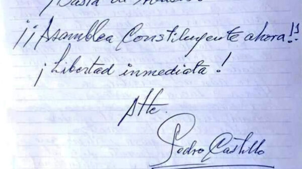 Pedro Castillo Terrones, a través de twitter afirma ser el presidente del Perú y niega renuncia.