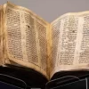 Biblia Antigua se Subastará Hasta en 50 MDD