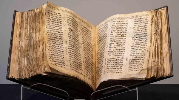 Biblia Antigua se Subastará Hasta en 50 MDD