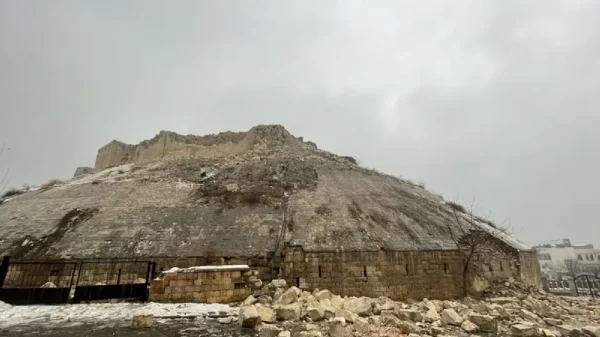 Terremoto en Turquía destruye castillo que tenía más de 2 mil años de antigüedad