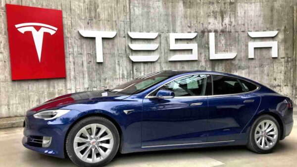 Tesla ofrece puestos home office