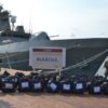 Elementos de la Marina cusltodian los 34 bultos con cocaína que fueron asegurados. Foto: Armada de México